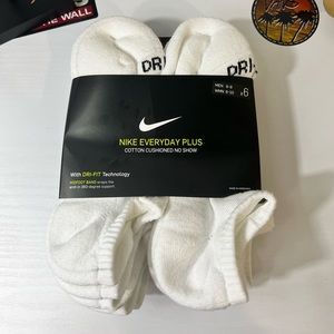 NIKE EVERYDAY PLUS COTTON CUSHIONED NO SHOW DRI-FIT TECHNOLOGY MEDIUM SIZE